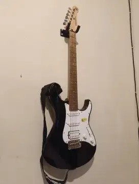Gitar elektrik Yamaha pacifica + ampli Marshall MG15 + kabel jack