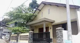 DISEWAKAN. Rumah cocok untuk Rumah Tinggal atau Kantor