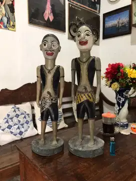 Patung kayu gareng dan petruk