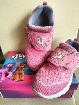 Sepatu anak cewek TK ukuran 31