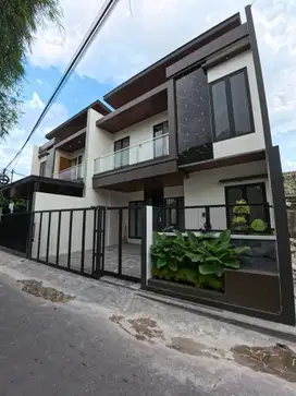 Rumah Mewah 2 Lantai Siap Huni Dekat Al Azhar Ringroad Barat