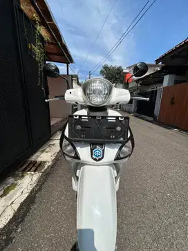 Dijual Piaggio Liberty 2013 Putih Klasik Elegan Siap Pakai
