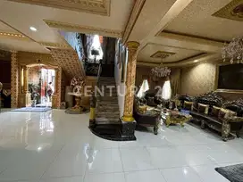 Rumah 3 Lantai Bagus Dalam Komplek Taman Modern Cakung S7371