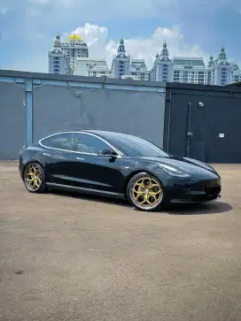 Tesla Model 3 Performance 2021 / Long Range / Low KM / Like NEW