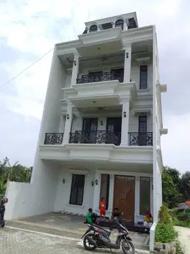 Rumah Modern American Style Town House Grean Leaf, Jagakarsa, Jaksel