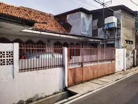 Harga Anjlok!Rumah Luas di Menteng, Cocok Banget untuk Kos-Kosan