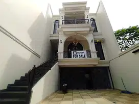 RUMAH MEWAH 3 LANTAI PINGGIR JALAN TIMBUL CIGANJUR, DEKAT TOL BRIGIF