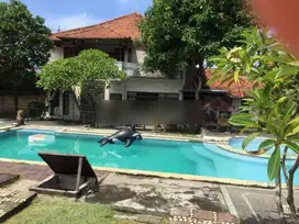 villa seharga tanah di jalan utama banjar kuwum, kerobokan