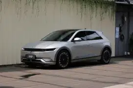 Hyundai IONIQ 5 Signature Long Range 2023 Gravity Gold Matte