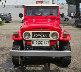 Dijual cepat mobil Toyota Hardtop 2F / FJ40 tahun 1978 bensin merah