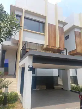 DIJUAL RUMAH BARU 2 SETENGAH LANTAI HADAP UTARA DI BSD CITY