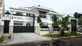 Di jual rumah mewah di perumahan bukit permai. Cibubur