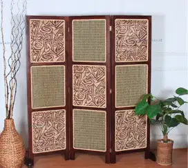 PENYEKAT RUANGAN SQUARE BATIK | PEMBATAS SKETSEL KAYU | DIVIDER 3 daun