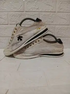 Descente slip on size 42,5 fit to 43 (27,5cm)