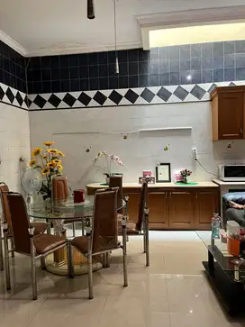 Jual Cepat Rumah Hoek Jalan 2 Mobil di Sunter Agung, Bisa Nego