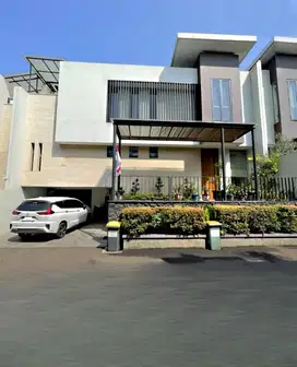 JUAL RUMAH CANTIK TOWNHOUSE 2 LANTAI SIAP HUNI CIPETE JAKARTA SELATAN