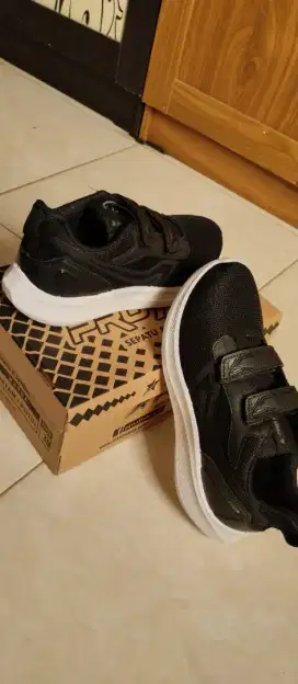 Sepatu sekolah anak size 38