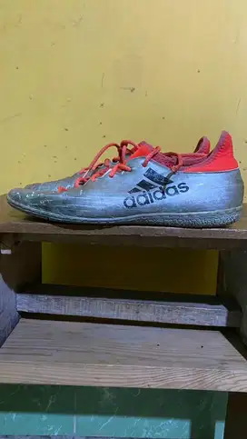 Sepatu futsal adidas original