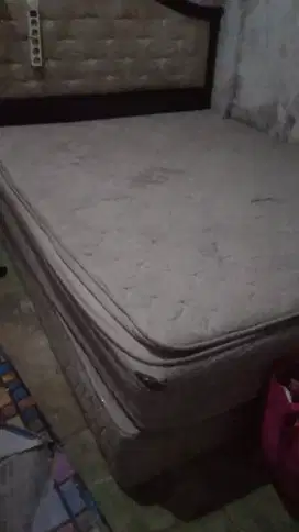Dipan/ranjang springbed double no 1.msh bagus