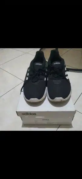 Sepatu adidas size 43,5