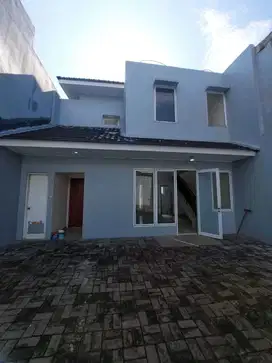 WTS / Dijual Rumah 2 Lantai Siap Huni di Cluster Pasadena, Modernland