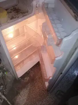 Merk sharp warnah putih motip bunga normal gk tau rusak/servis