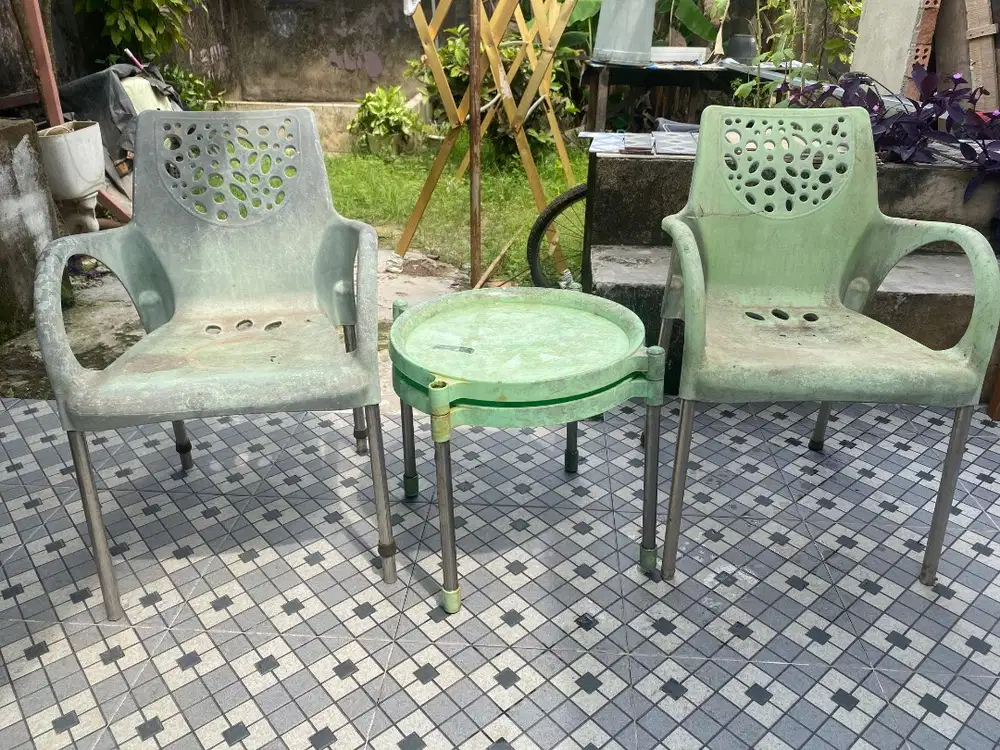 1 set meja & kursi