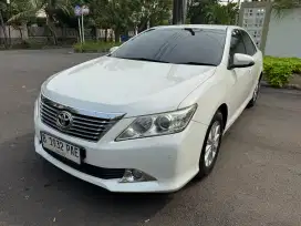 DI JUAL TOYOTA CAMRY G 25 AT 2013 WARNA PUTIH FULL ORISINAL