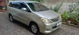 Toyota Kijang Innova 2010 Bensin