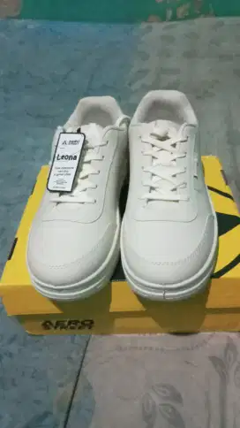 sepatu aerostreet