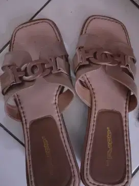 Sandal Wanita Bekas
