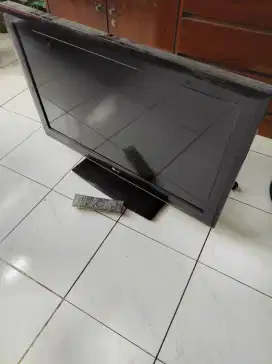 Tv LG 32 in + remote ( MATI )