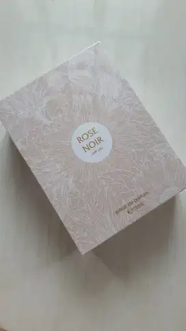 Rose Noir Extrait De Parfum
