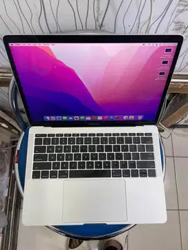 Apple macbook pro 2016 i5 8/256