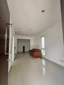 Disewakan Rumah Rapih Siap Huni Cluster Milano Gading Serpong Tangeran