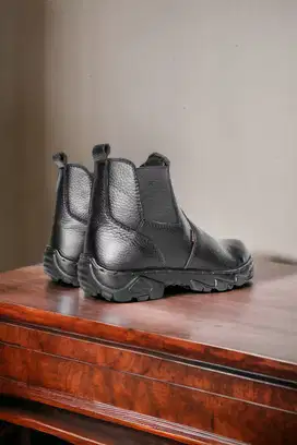Agen sepatu safety tanpa tali murah Palu