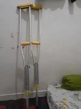 Tongkat kruk ketiak