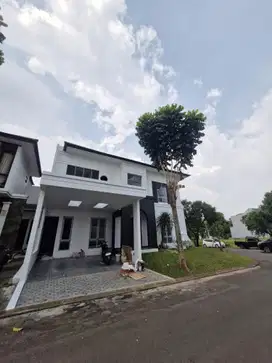 Brand New Bangunan Mandiri Classic Modern ada Swimming Pool BSD City