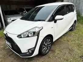 Sienta V at matic 2018 putih, km low