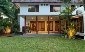 Rumah Mewah 748m2 5+2KT Semi Furnished di River Park Bintaro