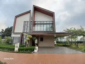 DIJUAL RUMAH BARU DAPET MOBIL BYD + KOLAM RENANG SANCTUARY SENTUL