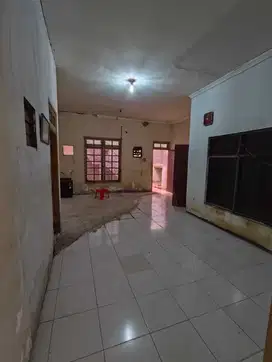 Rumah Taman Pondok Indah Harga Hitung Tanah, Bangunan 1,5 Lantai
