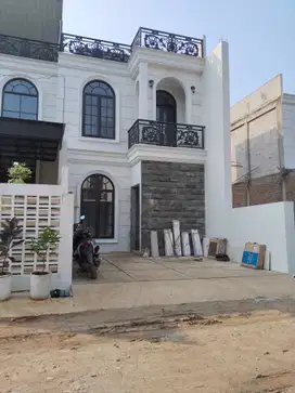 Rumah clasik eropa 2,5lt 915jt dekat tol/lrt cibubur