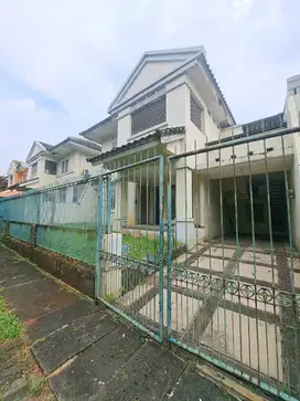 Dijual Rumah Lokasi Strategis Hadap Utara di Puspitaloka BSD