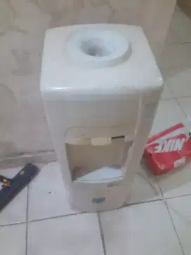 DISPENSER MODENA MINUS TOMBOL AIR DINGIN