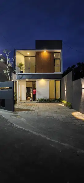 RUMAH 2 LANTAI, SIAP HUNI, 11 MENIT KE KAMPUS UII JOGJA