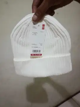 topi bennie UNIQLO