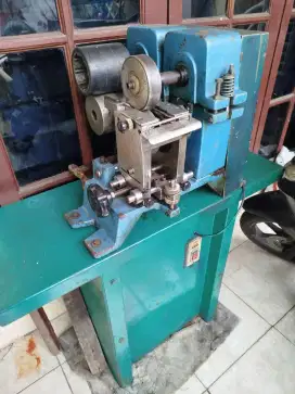 Dijual mesin produksi gesper sepatu buatan eropa