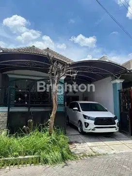 RUMAH KUTISARI BAGUS ROW JLN LEBAR DKT PETRA SIWALANKERTO JEMURSARI