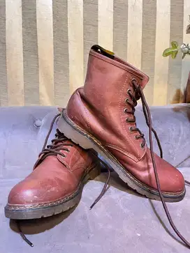 Sepatu kulit gagah